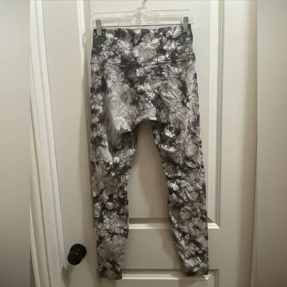 Lululemon Size 8 Wunder Under High-Rise Tight Dual Shibori Full-On Luxtreme 28'' - Picture 2 of 5